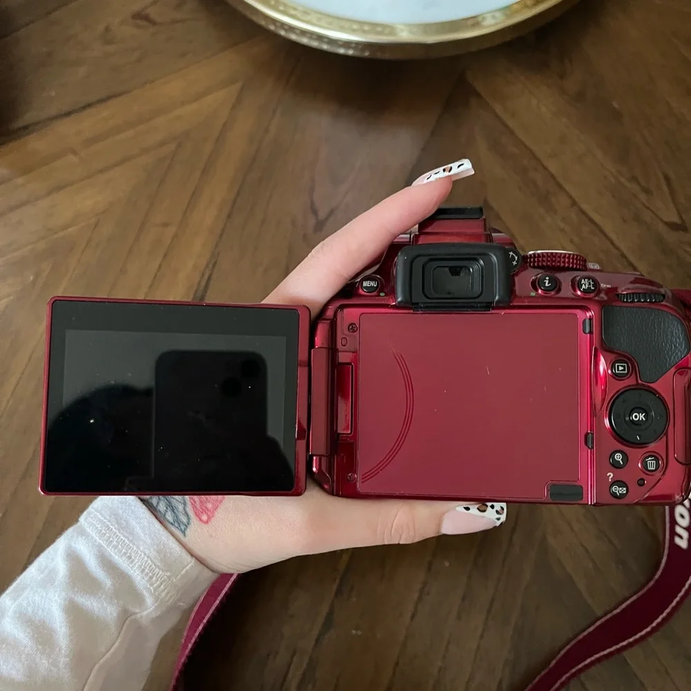 Nikon D3500 Red